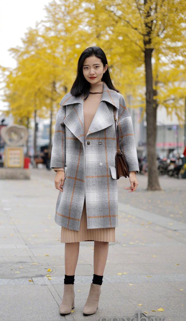 街拍:杭州大街上的妹子穿搭忒火辣,网友:果然够吸睛!