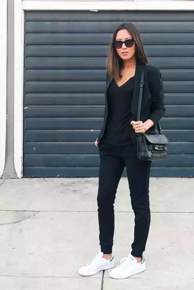 西装运动鞋原来女人可以这么帅