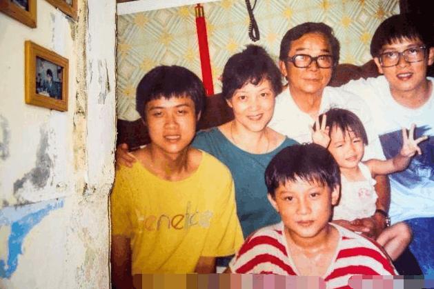 两次白发送黑发,张雨生的大海,道尽了这两位老人一辈子的辛酸!