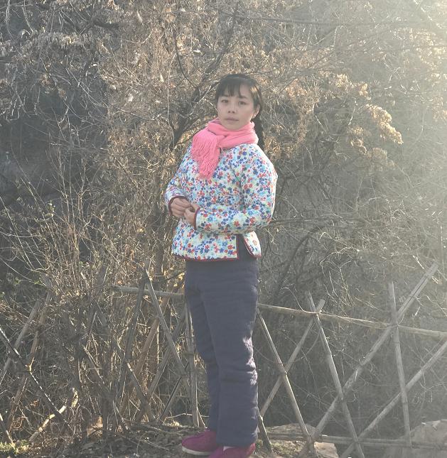 她是最年轻漂亮的农民歌手,32岁朴实无华太美,与朱之文同台演唱