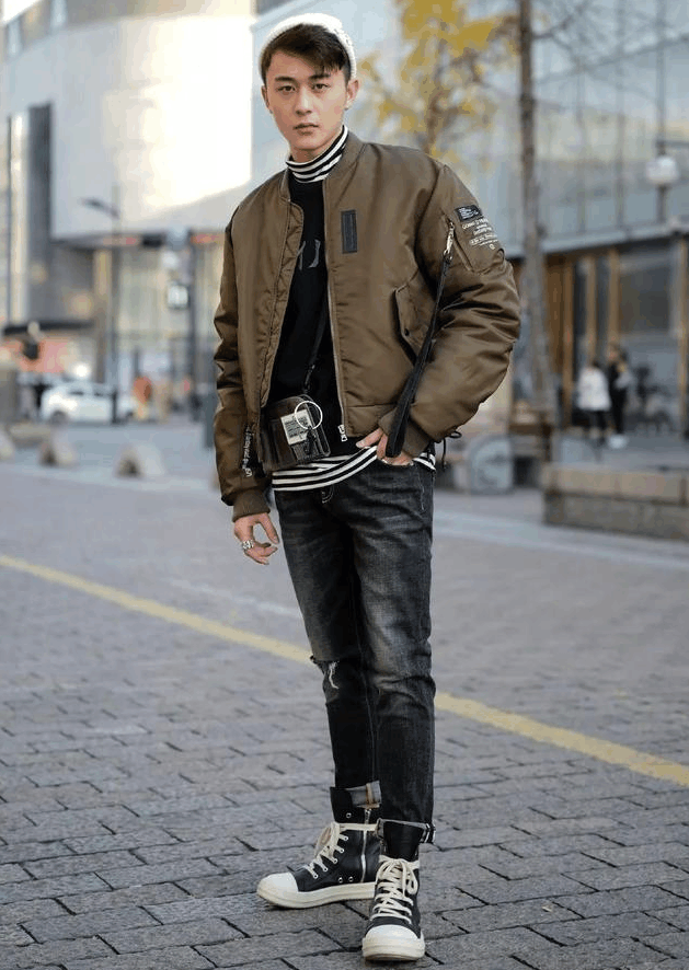 成都(图片来源于她街拍)赵雷的一首《成都》抓住了多少人的心声,和我