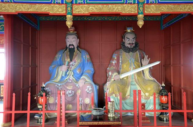 古代道士为什么要背一把剑,而不是刀?可能剑能除妖吧!