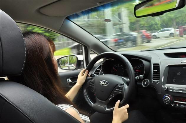 你知道女司机开车都在干啥吗?|女司机|杀手|女人_新浪新闻