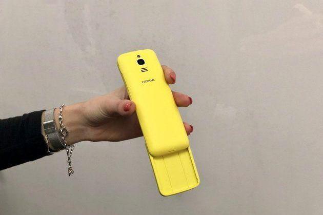 好拉风诺基亚香蕉手机8810出新版侧滑盖弯曲机身