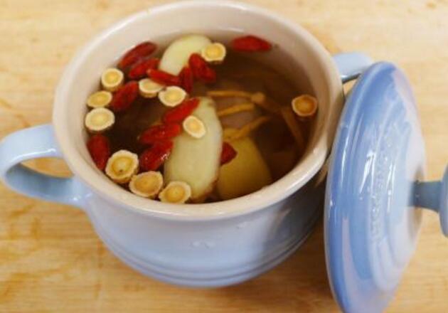 长期饮用黄芪水好处虽然多, 但这些人喝了, 反而对身体有害!