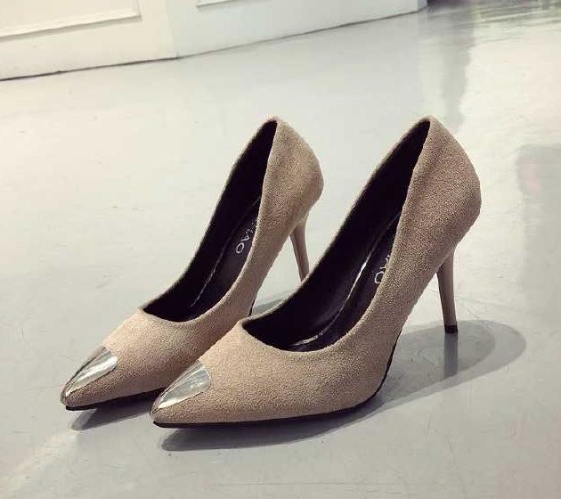 去年的鞋子全扔了,今年流行百搭时尚的高跟鞋,一款比一款洋气
