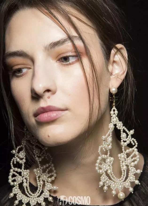 长得真美~一个长着佛祖耳垂的中年少女路过|珍珠|耳环|耳垂_新浪网