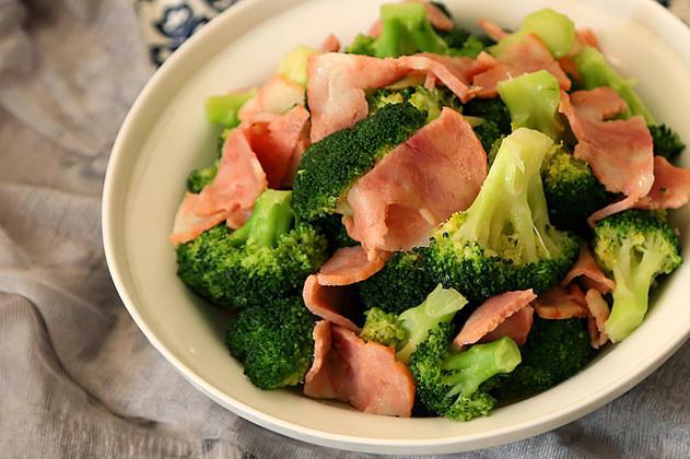 十分钟可以搞定的润肠营养菜很方便的家常菜西兰花炒培根