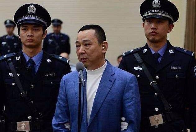 现在被判死刑,后悔不已,失声痛哭!