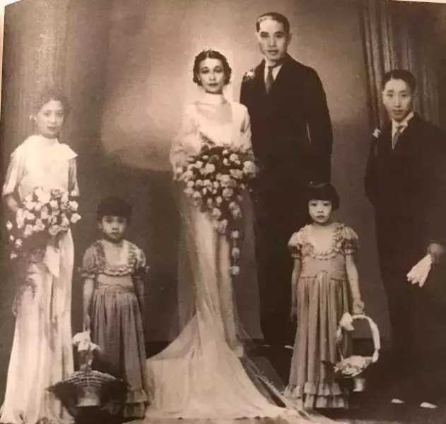 郭婉莹(1909---1998 ),民国名媛,又名戴西,上海永安百货的四小姐.