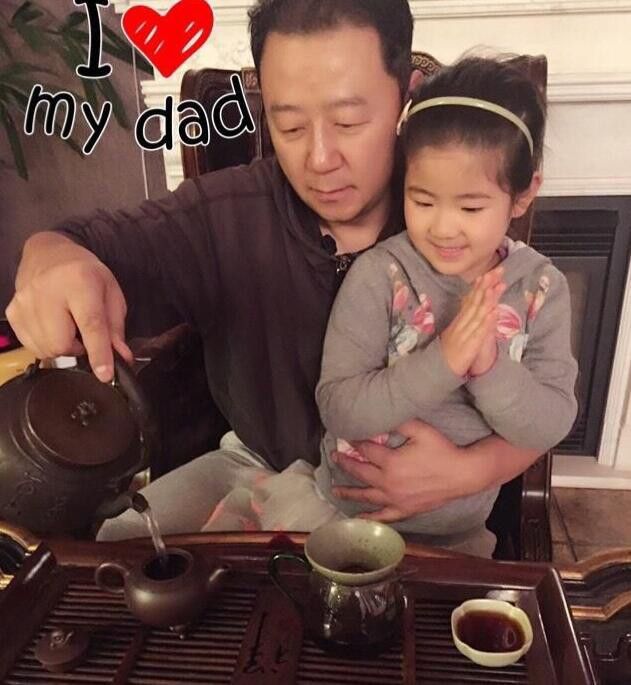 "老来得女"不易!硬汉孙红雷自女儿出生后首次分开,竟泪目了
