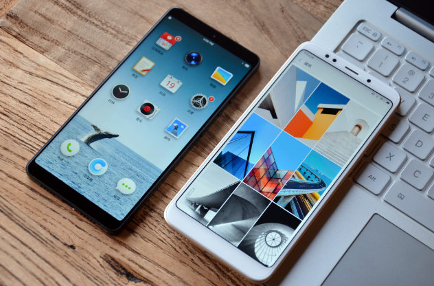 如今全面屏手机差不多都一个造型,你看vivox20,oppor11s,一加5t,都是