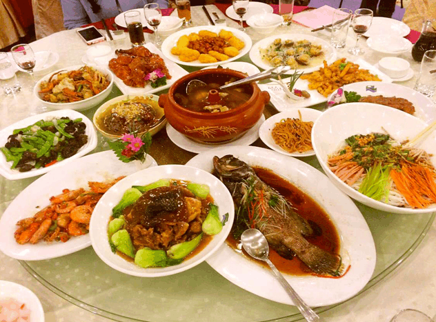 老人办婚宴, 酒店弄错上菜顺序, 客人提前离场, 老人气愤拒付费用