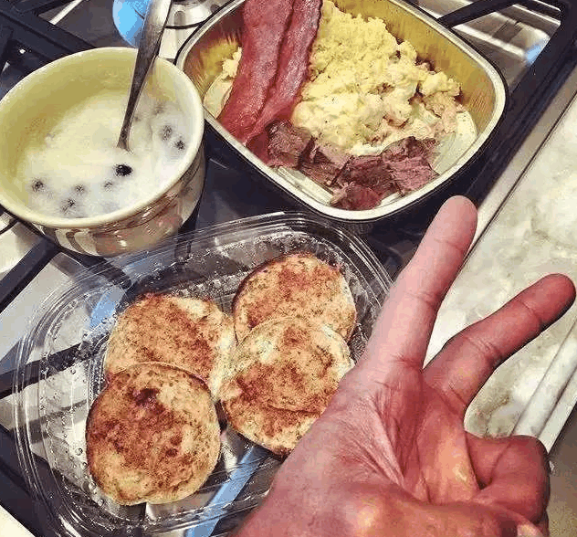 萨迪克哈佐维克,职业健美选手.