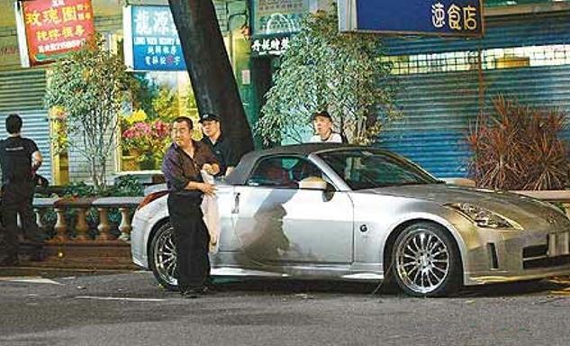 做为香港娱乐圈内有名的大佬,这些车子对于他来说根本不算什么.