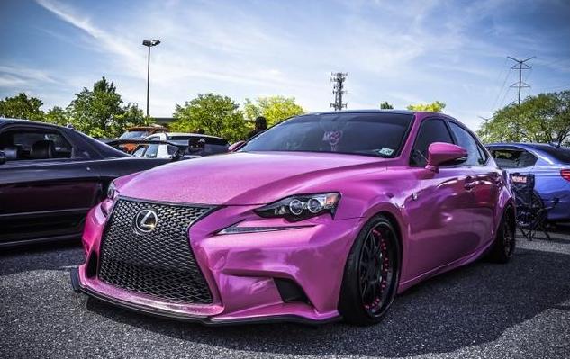 雷克萨斯is改装粉红低趴,女车主让人眼前一亮