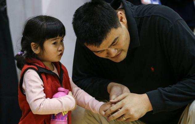 李楠儿子15岁身高2米11,单挑完胜爸爸,已经确定会为国效力