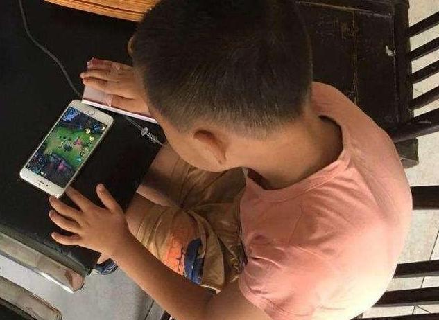 玩王者荣耀谁最坑小学生绝不背这个锅看看谁才是坑必