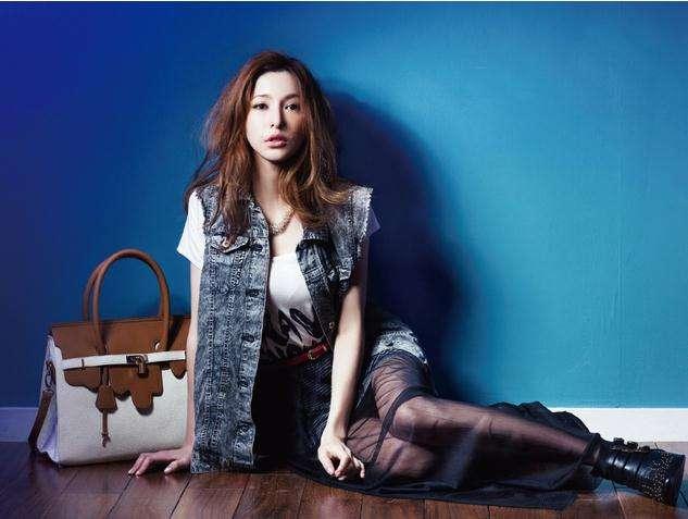 汪东城微博告白女友恋情曝光 藤井莉娜身材火辣系日本名模 两人脸贴脸