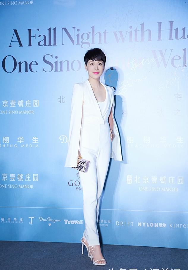 一向穿衣丑的海清瘦身成功后衣品大爆发,穿一身白让人眼前一亮