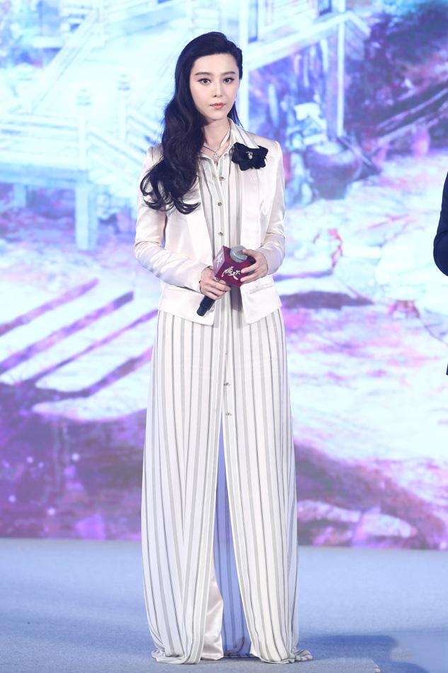 范冰冰和71岁潘迎紫同框,小36岁却被狠甩几条街!真心酸!