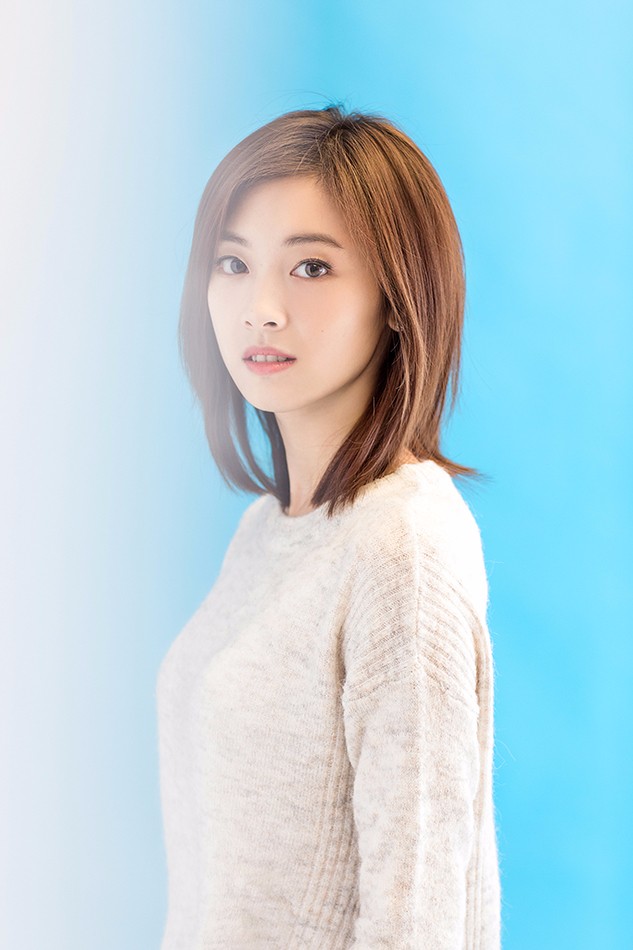 邵芸清新写真演绎多young面孔 笑容明朗似邻家妹