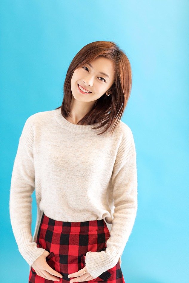邵芸清新写真演绎多young面孔 笑容明朗似邻家妹
