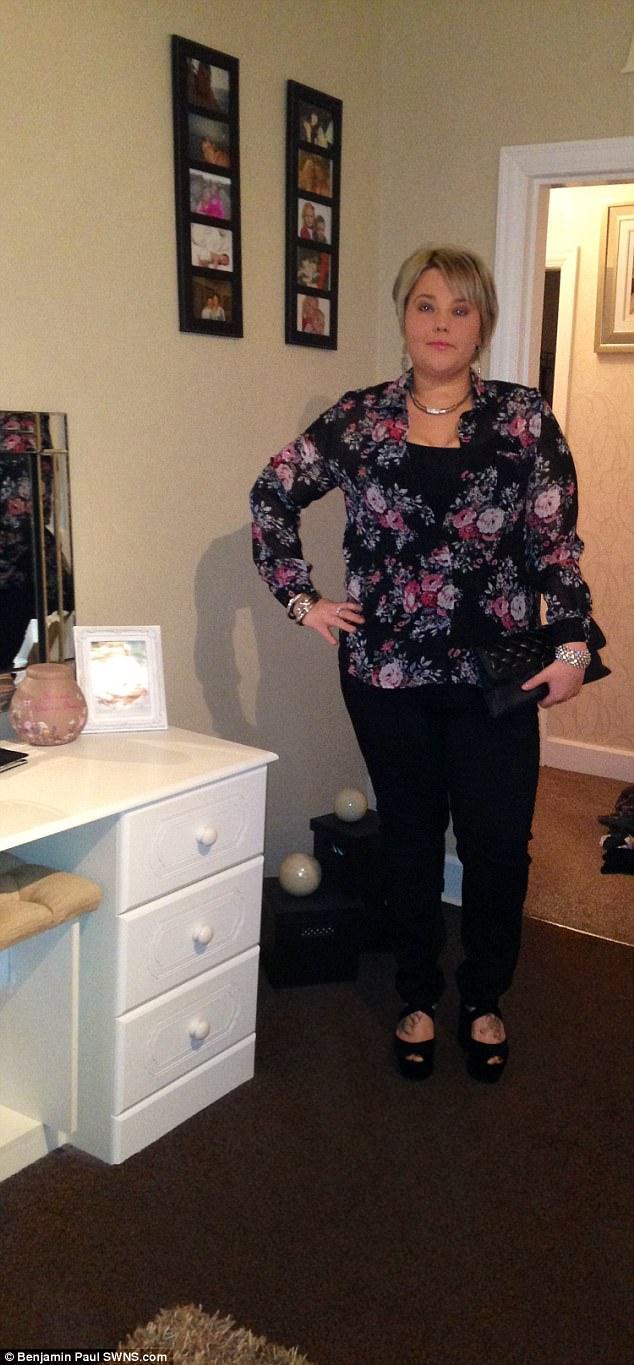 320斤胖妞减肥190斤, 身上留下12斤重的坠皮, 吓跑男友!