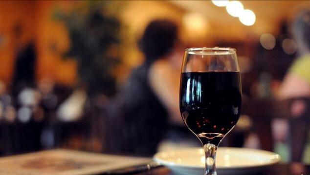 测试:你会将哪一杯酒一饮而尽?测这些年隐藏了多少的悲伤?