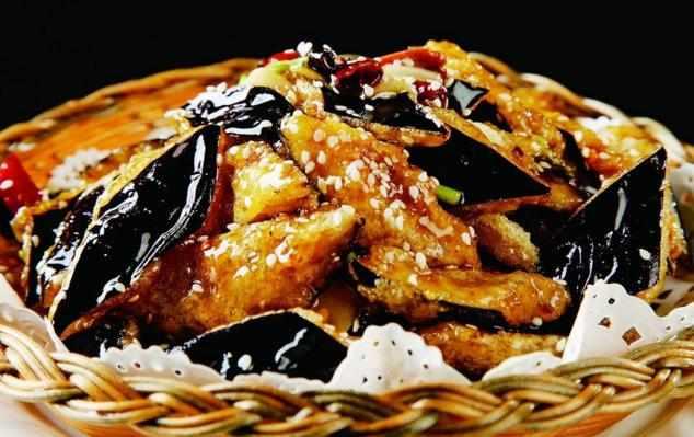 麻辣香甜的风味茄子,风靡齐鲁好吃到爆,每次做很多,就是吃不够