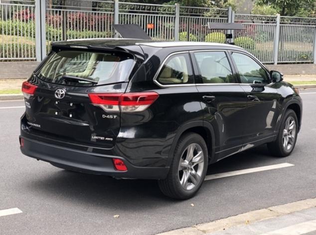 2018款丰田汉兰达实拍3月6日上市全新进气格栅霸气十足