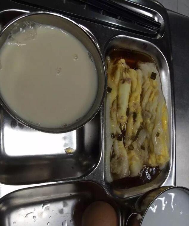 走进交警的食堂,看交警姐妹吃的一日三餐,吃的还不错哦!