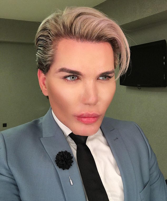 整容狂人即将迎来第60次整形手术,将抽掉体内的6根肋骨