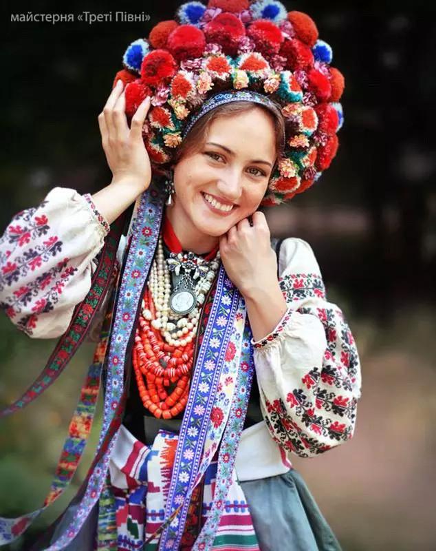 16个国家婚纱对比,英格兰男士穿裙子,中国礼服居然没日本美?