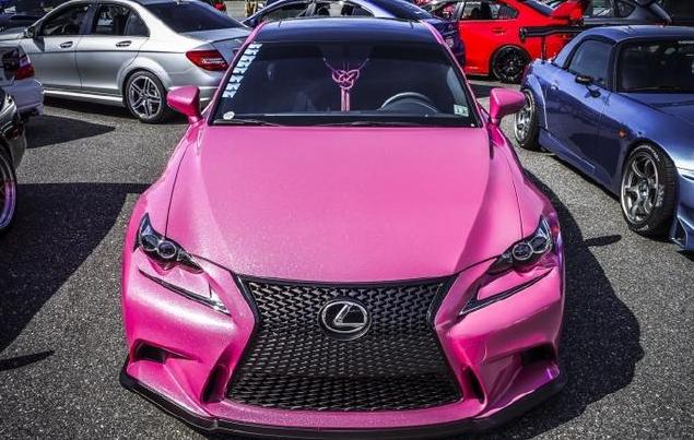 雷克萨斯is改装粉红低趴,女车主让人眼前一亮