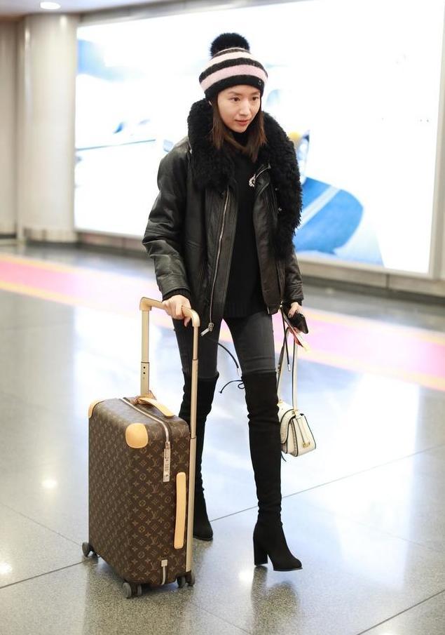 董洁皮衣穿出少女范,一双长靴直到大腿!身材太瘦粉丝猛喊心疼!