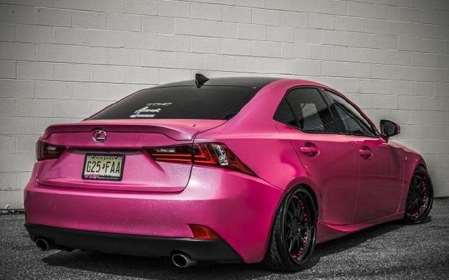 雷克萨斯is改装粉红低趴,女车主让人眼前一亮