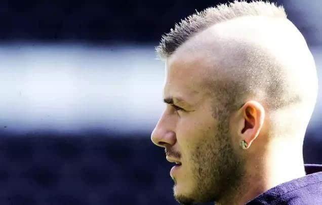 贝克汉姆今天剪掉了长发, 当年小贝的莫西干发型曾风靡一时!