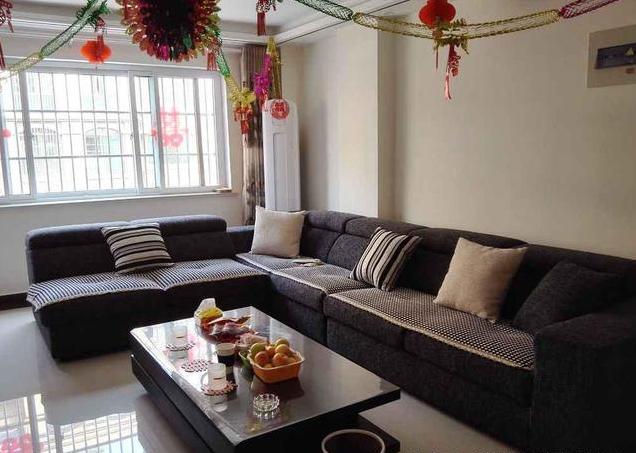 老公硬要把婚房主卧的床靠窗户,结婚当天,婆婆骂他有病!