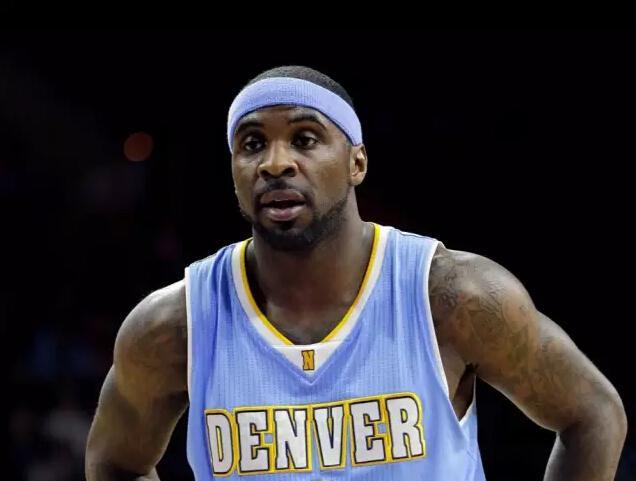 top   泰·劳森嗜酒成性