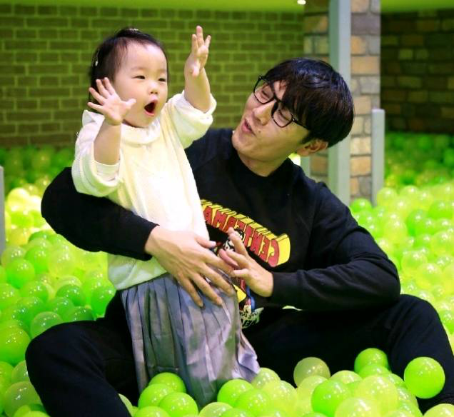 秦昊晒小米粒近照符文我爱台妹伊能静要吃醋