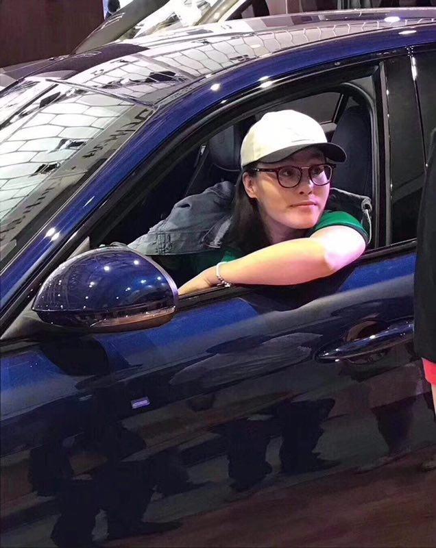 近日,在杭州国际汽车博览会上,出现了一位中国