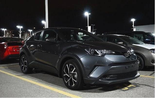 首辆丰田chr抵达港口, 配8色氛围灯, 仅售12万