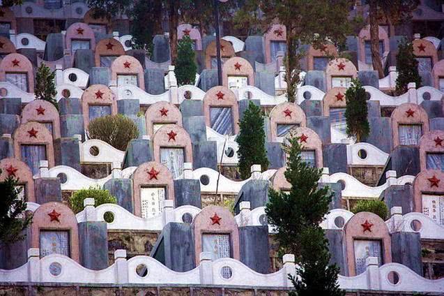 因为种种原因(这也是小编不能写出这个战争名字的原因),像赵占英一样