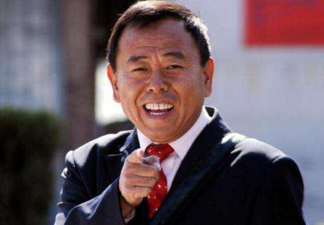 潘长江年轻旧照曝光, 颜值完全不输小鲜肉, 网友: 岁月是把杀猪刀