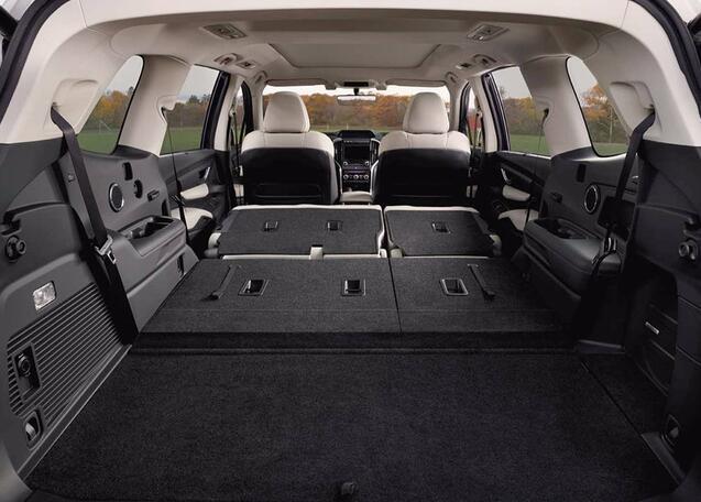 进口8座suv, 后排放倒就是1.8米的大床, 第三排不再是摆设