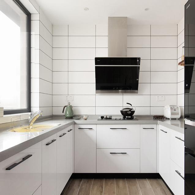 越来越多人的厨房都不装吊柜, 如今流行这样装, 效果至少好10倍!