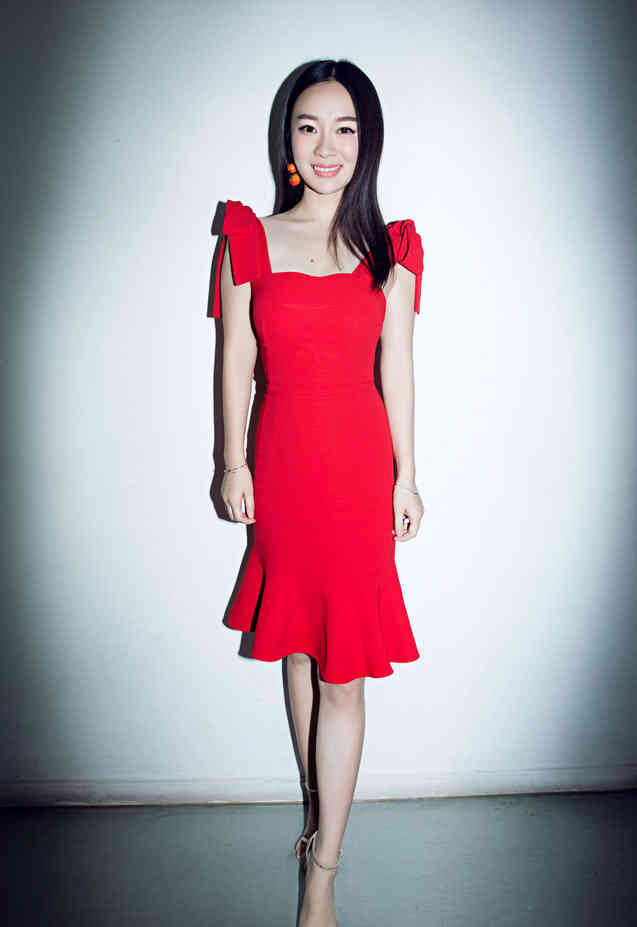 她是嫁给穷小子的富婆,连家中一条狗都值600万,人美衣品佳!