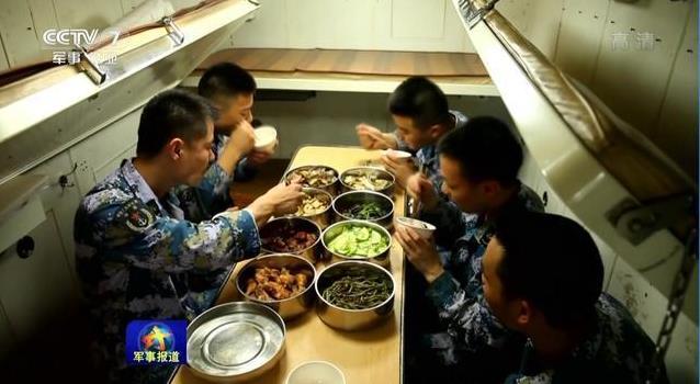 潜艇兵每天一闻到厨房的味道, 为啥肚子都翻腾倒海了?