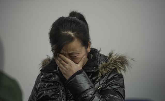 孩子被刚开的水烫伤了,妈妈打电话求救泣不成声,语无伦次!|孩子|烫伤|